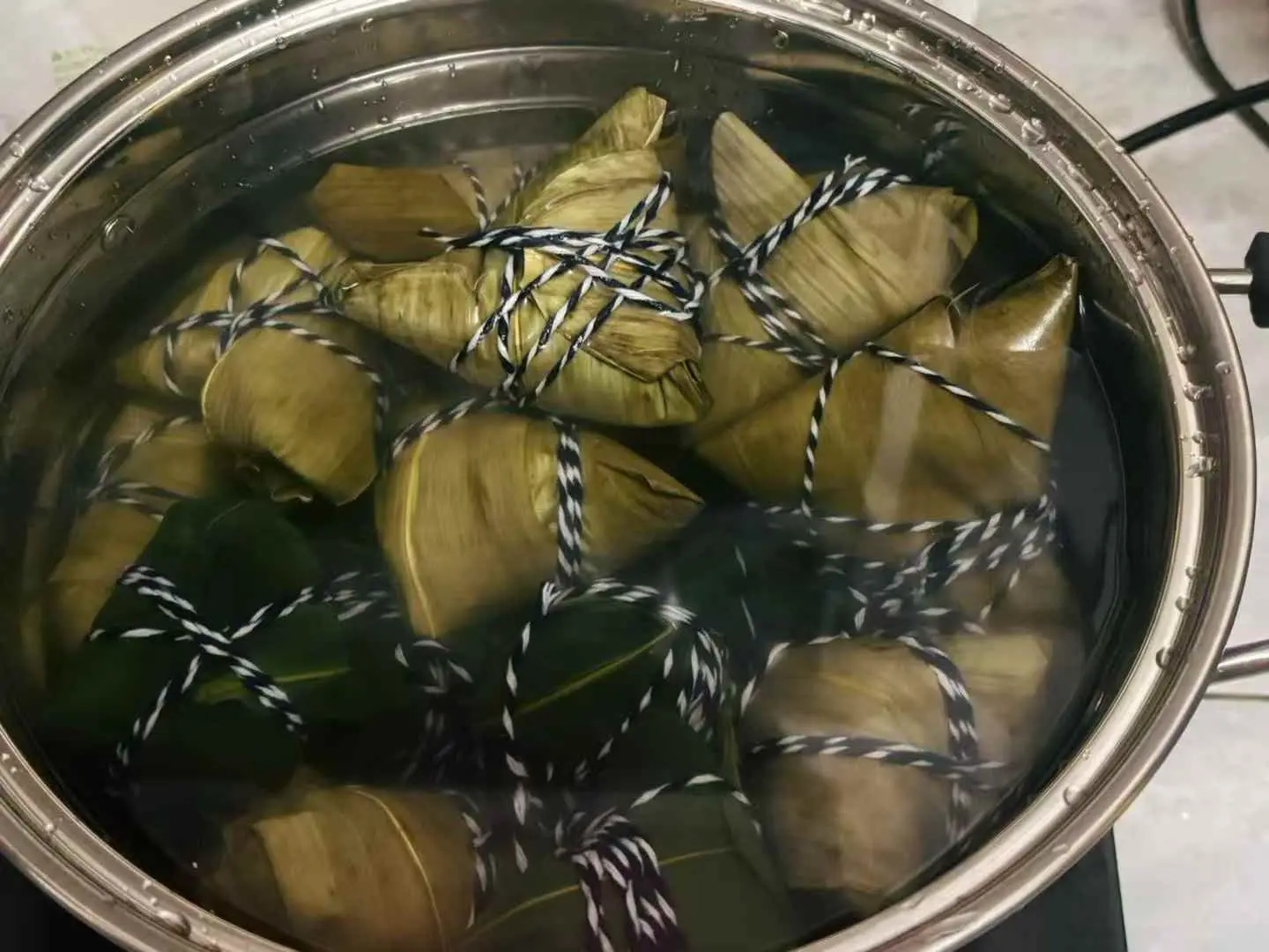 下锅的粽子